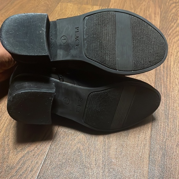 Suede black fashion boot with gold trim and gold heart buckle - Picture 6 of 7